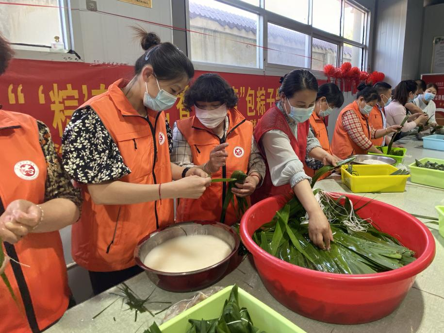1687229051100087312.png 青口供電所黨支部聯(lián)合生產(chǎn)生活服務(wù)中心分會、黃沙坨社區(qū),共同舉辦“悠悠艾草香 濃濃端午情”系列活動。.png